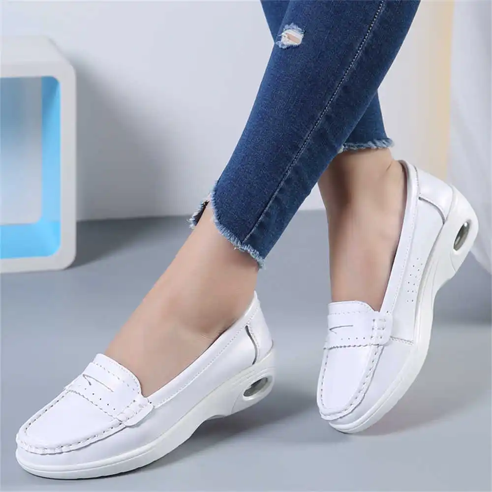 Thick Sole Slipon White Traine - огляд і ціна Women'S Formal Wear Canada